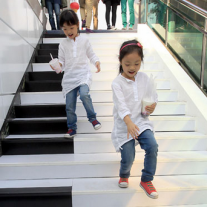 The piano keys will make people move again! The piano keys will make people move again!